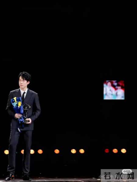 莎莎-太帅了 这衣服能不能永久固定 大头-不太行 训练这一身太别扭了