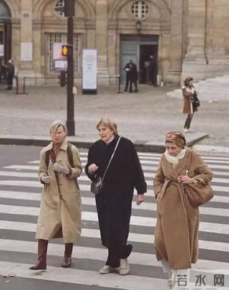 等我老了不穿冲锋衣和小香风，学法国奶奶穿三件基础款，真好看又显气质