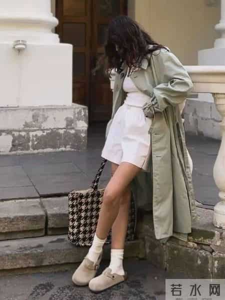 “阔腿裤+勃肯鞋”竟是冬天最流行组合，松弛又减龄