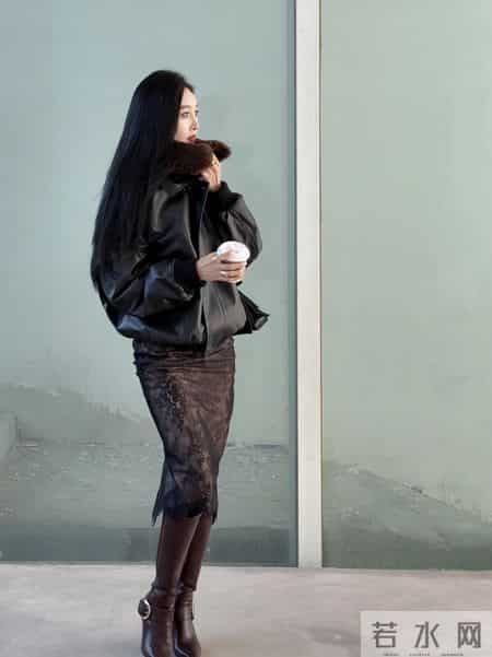 高跟筒靴+蕾丝=致命诱惑,这姐美到犯规