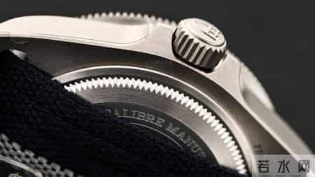 别只盯着水鬼了！硬核潜水表，你该看看这只