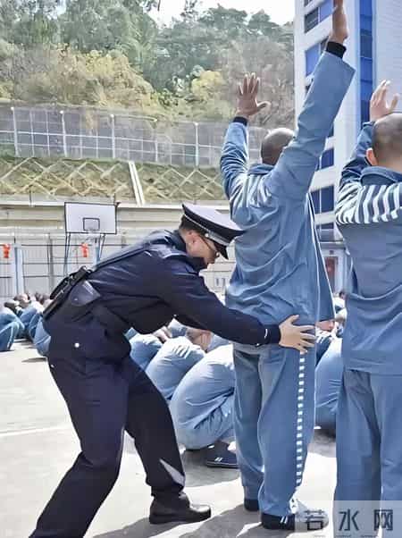 服刑人员在监狱里。能抽烟吗？