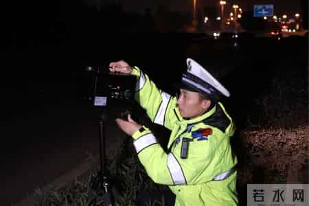 昨晚官塘大道多车超速被罚，交警夜间测速仪上线！