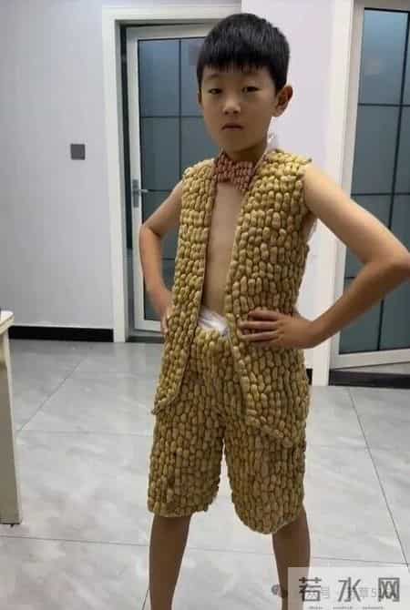 河南一宝妈，因“用银杏叶给儿子做龙袍”火了，网友：卷到马年了