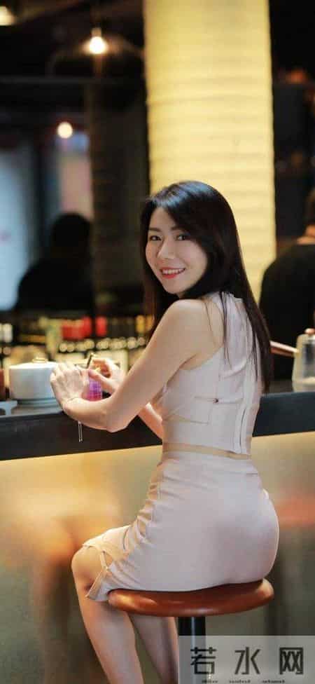 针织衫搭配包臀裙，掌握这些技巧，让你尽显优雅的时尚范