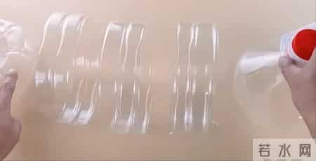 大油桶别扔了，剪一刀放在卫生间，全家人都要抢着用，太棒了！