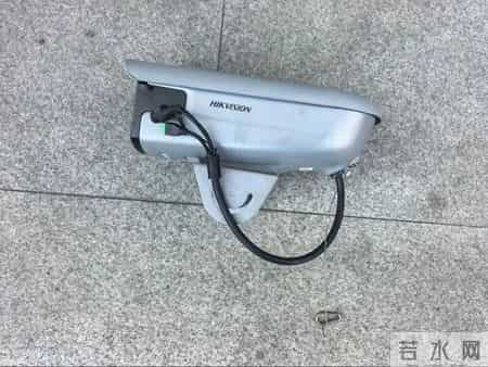 货车司机凌晨偷走浙江一地公安摄像头，因觉得拍出的画面肯定清晰，“快过年了，老家正好缺一个”