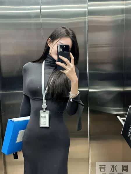 发现了本命连衣裙，蹬上尖头鞋绝了~