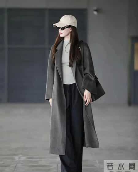 “深灰色大衣+阔腿裤”秋冬最经典搭配，干练随性有气质，太爱了