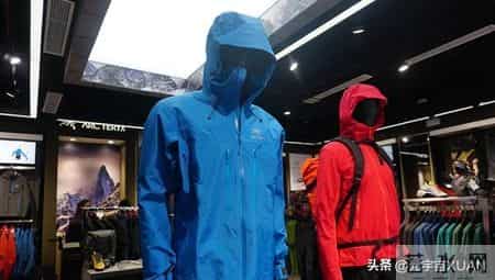 为什么国内人手一件的“冲锋衣”，国外却少有人穿？来听听大实话