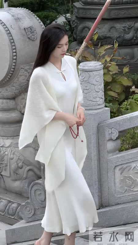 穿得出古典气质，扛不住地铁挤裙摆