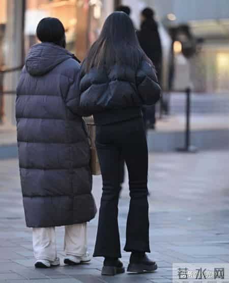 被北京街拍圈粉了：满大街“羽绒服+长裤”，保暖又好看