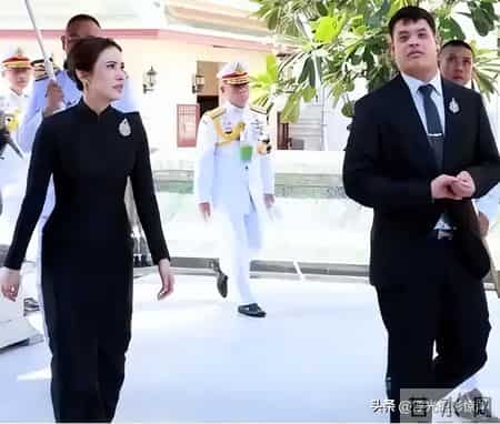 诗妮娜贵妃印度之行结束，4天换了5套造型，41岁生日复出试水成功