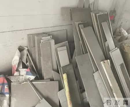 为啥“瓷砖通铺”的人，还没住就后悔了？我铺了，结果一言难尽