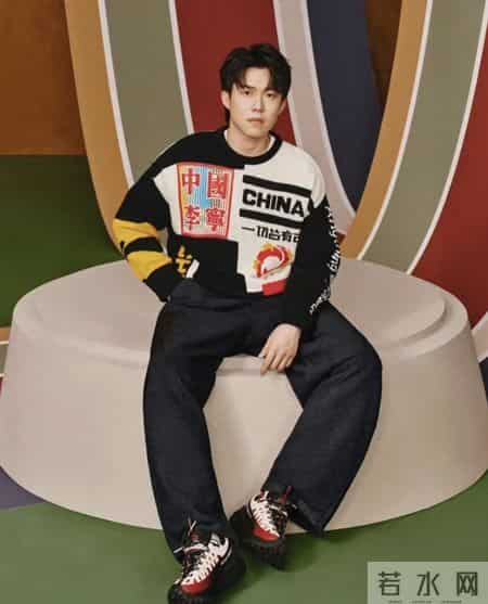 1月31日王楚钦最新消息，穿李宁最新款，这身太帅了，很适合他！