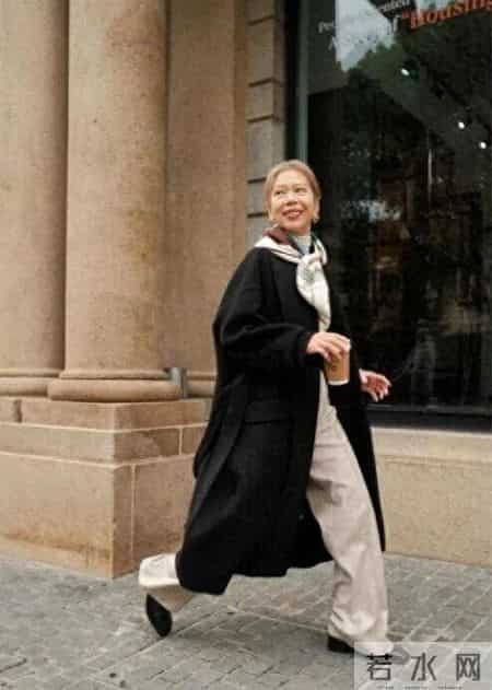 “上海奶奶”优雅到骨子里：穿衣得体、仪态端庄，一看就是讲究人