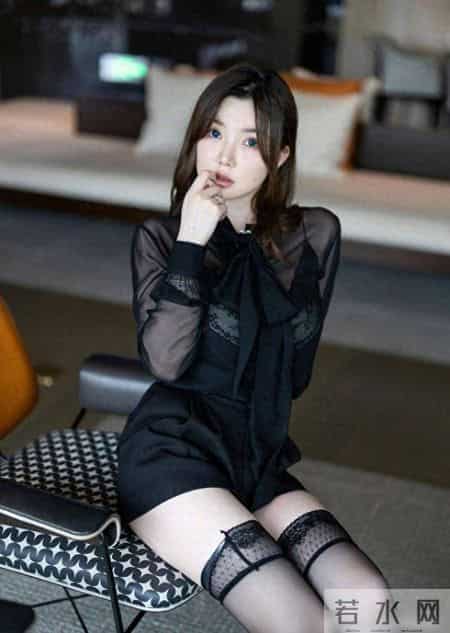 优雅知性的黑色衬衫裙，既柔软又质感满满