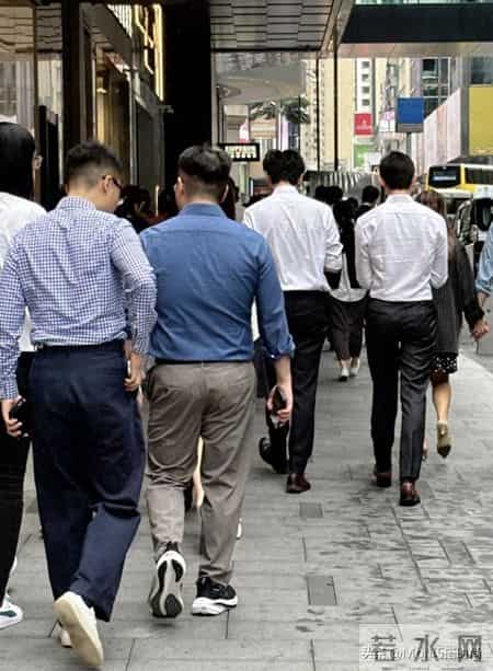 五六十岁男人，衬衫尽量不要穿拉夫劳伦、巴宝莉，换成这些更高级