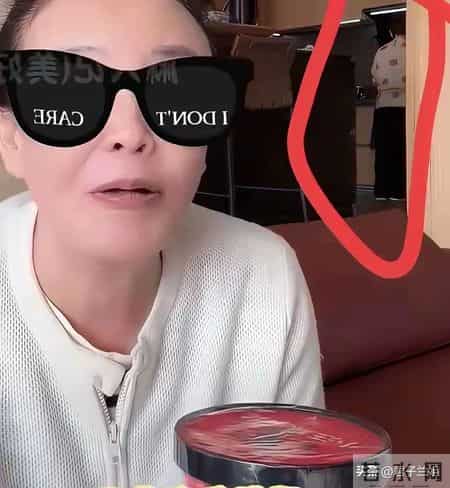 筱梅妈妈出镜，厨房忙着给孩子做菜，汪小菲二婚比头婚跟幸福