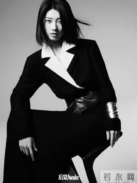 速滑运动员曲春雨封面大片写真，黑丝高跟穿搭女王范十足