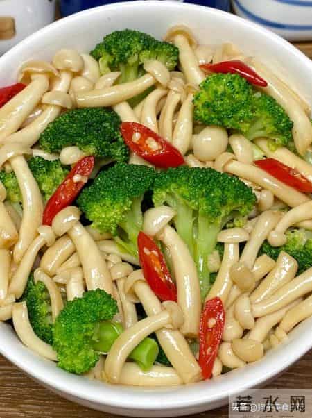 腊八刚过,建议中老年:少吃牛羊肉,多吃4样,排毒增免疫!