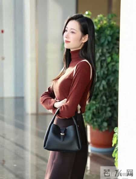 秋冬穿搭灵感｜红棕配色，通勤也能穿出高级感