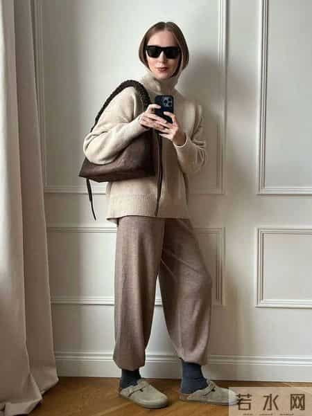 “阔腿裤+勃肯鞋”竟是冬天最流行组合，松弛又减龄