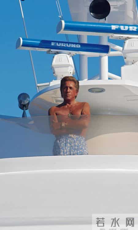 瓦伦蒂诺留下了166亿的遗产，从长期伴侣到男模，都有份