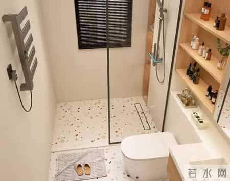 为什么不能“倒水冲马桶”？很多人不懂，多亏维修师傅提醒：以为节约，实则隐患大！