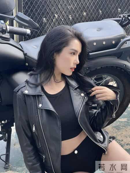 黑色皮衣+机车,秋冬这样穿,回头率拉满!