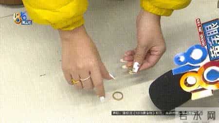 金饰克价涨到1500多！她拿出“古法金戒指”一看，变色了？