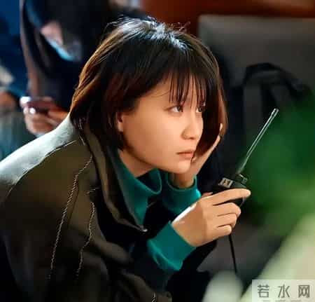 现在去饭店，中年人都不装了