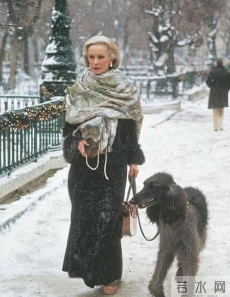 不得不说，法国女人才是最会穿的，不管是20还是80岁美的松弛优雅