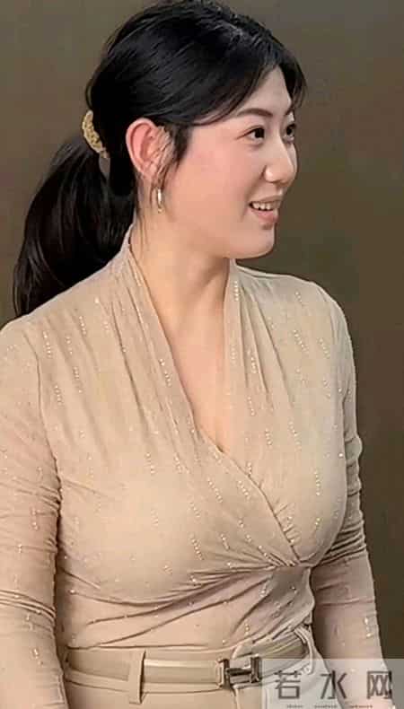 吃定一个中年女人，频繁联系是下策，试试这“一招”，比啥都管用