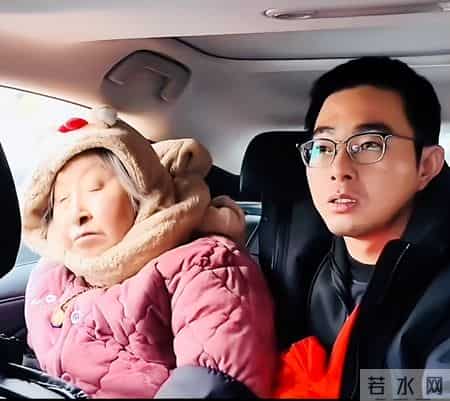 被拐的胡龙与亲妈团聚，一番话道出对养家的不满，未来不再回养家