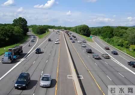 去年小姑子蹭我们车回家,路上花3000,她一分不出,今年我没惯她