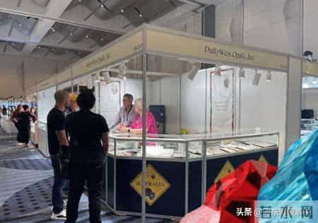 动真格了？刚卖出32克拉稀世彩钻，美国拿河南钻石开刀：全面禁止