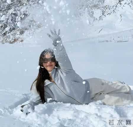 我开长途货车，在戈壁滩捎了个漂亮女人，她哀求：大哥，求你个事