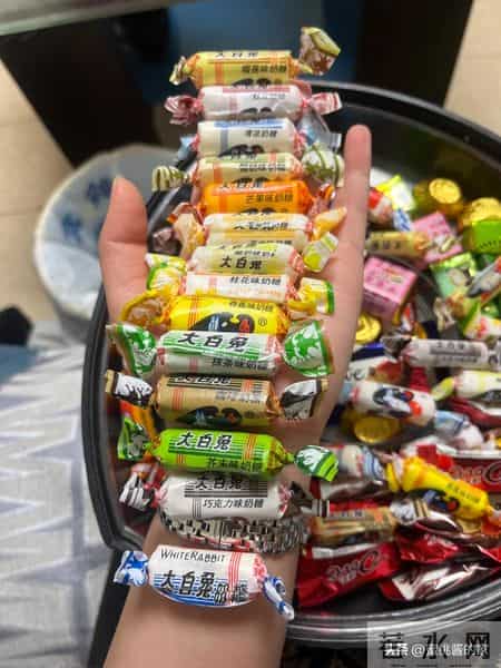 当年轻人掌握了“年货大权”,画风就变了!网友:一个比一个会买