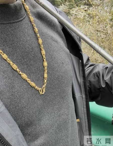 游客称在衡山景区丢失80克金吊坠，两日步行27公里！警方已沿线搜寻，暂未找到