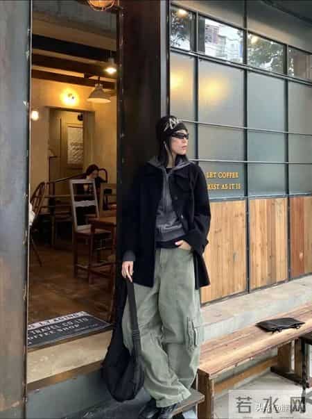 秋冬穿搭想摆脱沉闷？可以试试那种亮色系叠穿！