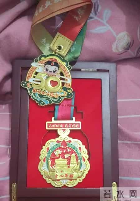 西安一男子无偿献血2.2万毫升却被景区告知不免票，最新进展：已收到50元退款，景区管理方受行政处罚，并对优惠政策公示牌进行整改完善