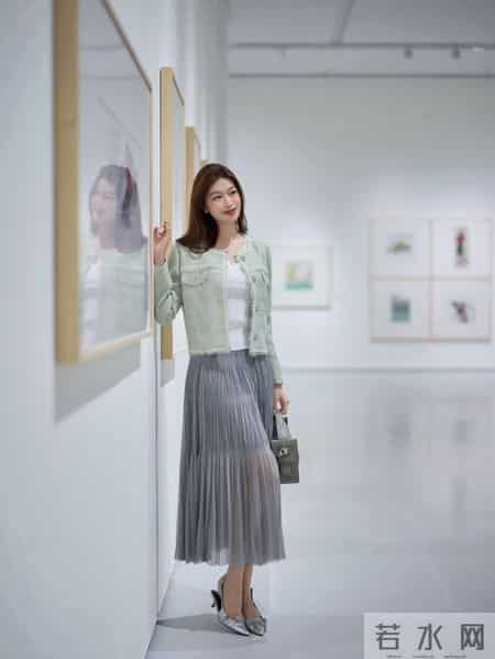 广东省台主持人彭婷婷日常通勤装穿搭美拍，优雅又温婉的大姐姐