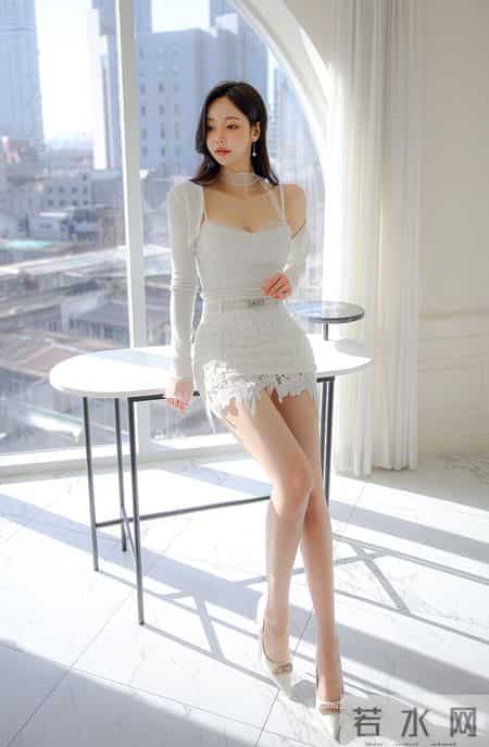 纯白蕾丝轻熟套装|是窗景里的月光柔媚美人