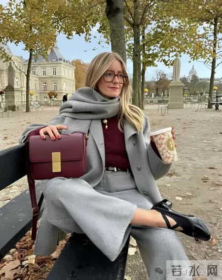 临到过年,“红+灰”穿搭又火了!穿上多减龄、自然