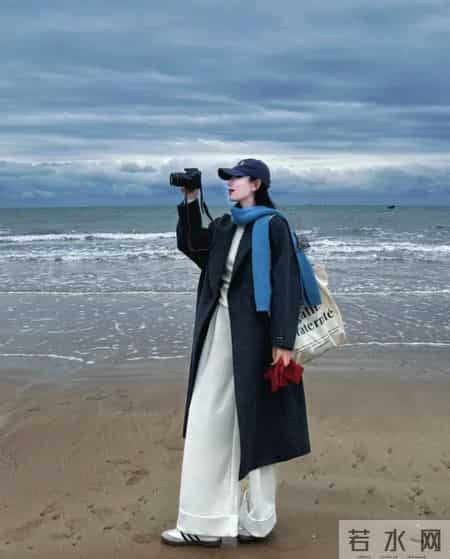 “深灰色大衣+阔腿裤”秋冬最经典搭配，干练随性有气质，太爱了