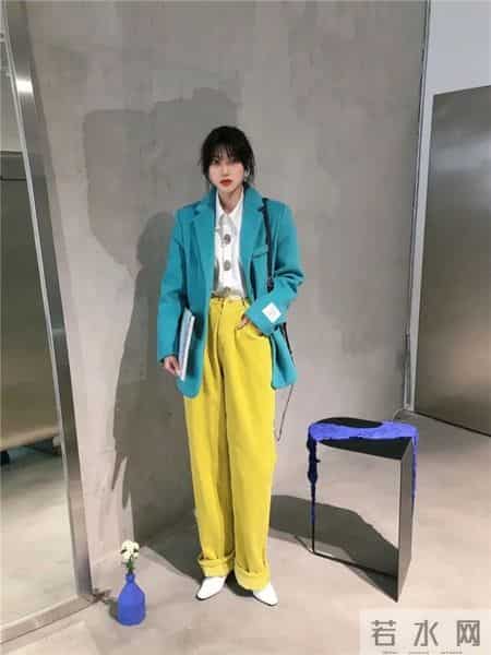 今年的“流行色”来了，时髦显白又高级，买衣服前不妨先看一看