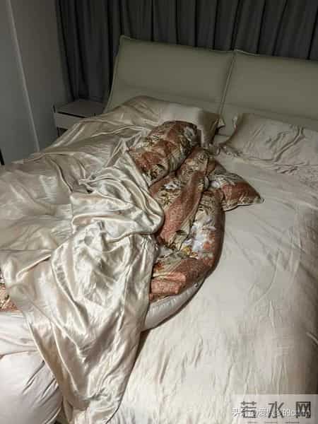 这5种“床品四件套”不能再用了，睡得不舒服，还有害健康