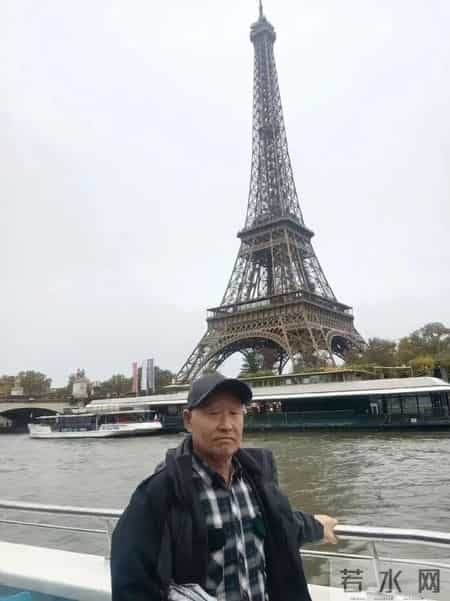 女子看到素颜埃菲尔铁塔沉默了；此前河南大爷拍的无美颜无滤镜巴黎照片火遍全网，埃菲尔铁塔被调侃像电线塔