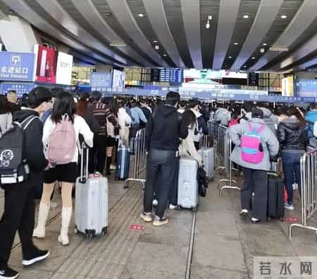 去年小姑子蹭我们车回家,路上花3000,她一分不出,今年我没惯她